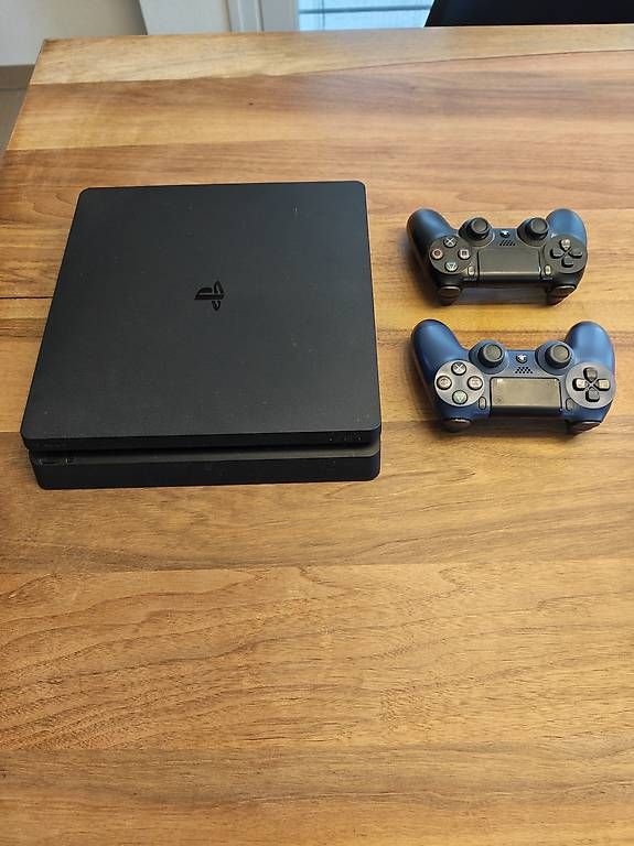 Consoles: PS4 avec e manettes  – D'occasion à Penthaz par Perfect68 2