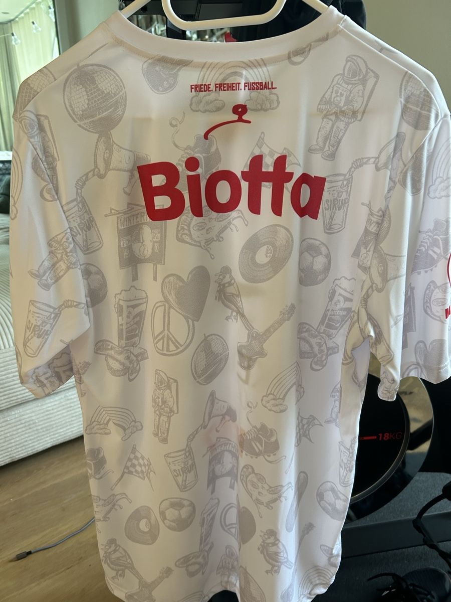 Canottiere & Pantaloni: FC Winterthur Trikot Grösse L Saison 23/24 – Nuovo (secondo la descrizione) da Näfels venduto da chiaralivia 1