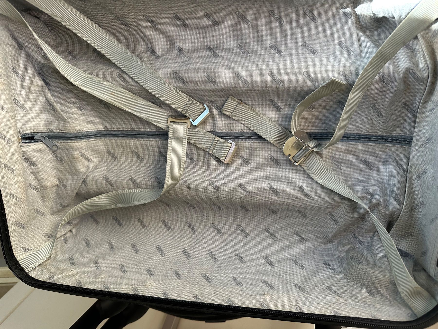 Rimowa Valises de voyage: Rimowa suitcase silver used – D'occasion à Zürich par lin_g7d6 8
