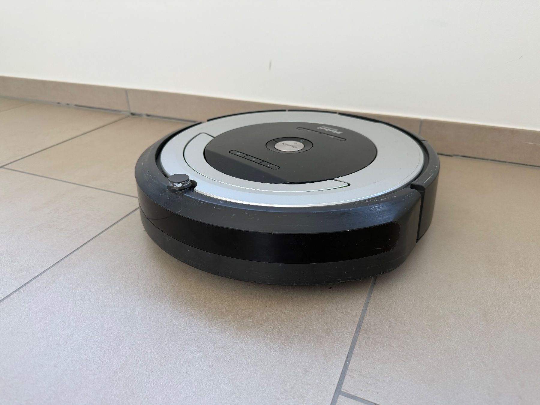 Irobot Aspirapolveri & Accessori: iRobot Roomba 680 Saugroboter + Ladestation & Virtual Wall – Usato da Zürich venduto da gue_cfb6 1