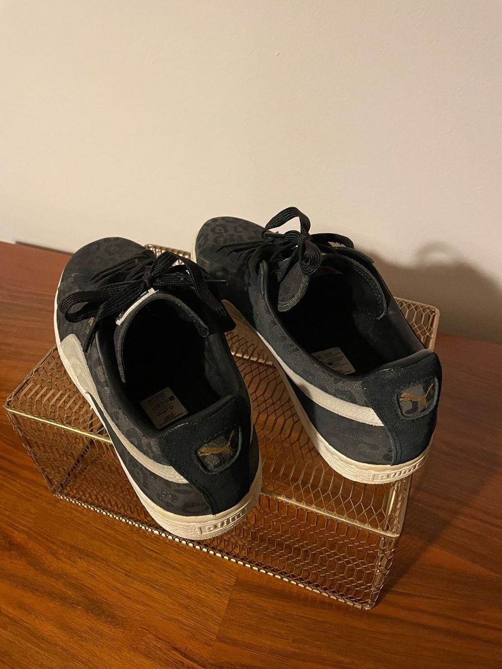 Puma Herrenschuhe: PUMA Suede in US10 / EU43 Grau mit Leopardmuster – Gebraucht aus Zürich von emkay13 3