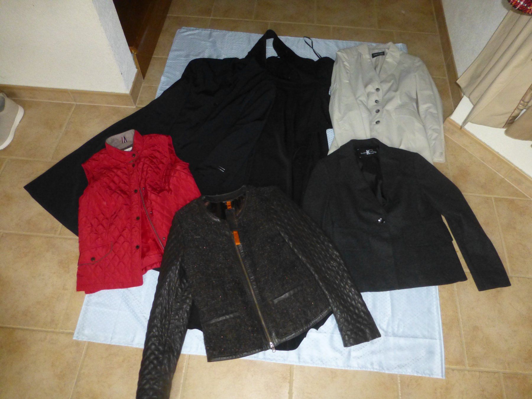 Lots de vêtements: Kleiderpaket Damen, 6 Stk., Gr. 38 – D'occasion à Würenlingen par drago56