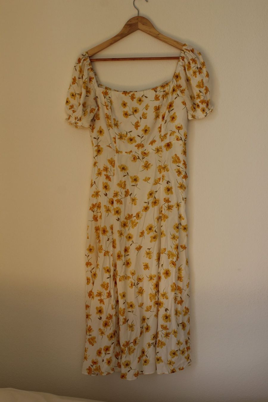 Vestiti: Robe blanche à fleurs jaunes romantique – Usato da Morges venduto da Vintage_Only 1