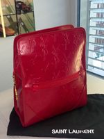 YSL Yves Saint Laurent sac à dos pratique et élégant,