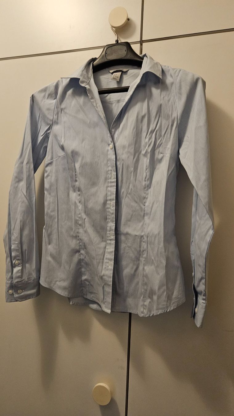 H&M Blusen: Camicetta azzurra H&M tg.38 misto cotone – Gebraucht aus Melano von H-Sara 2