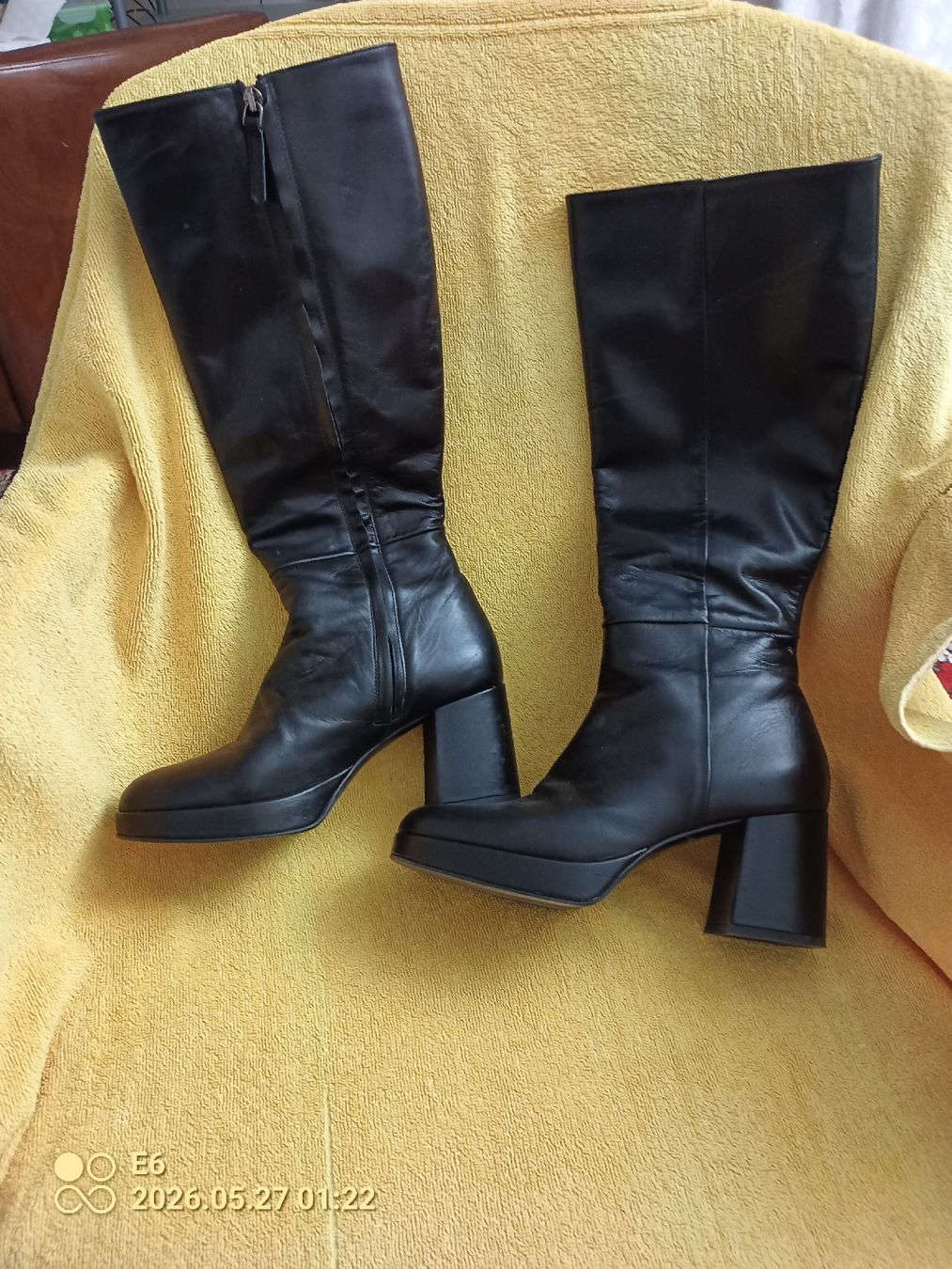 Scarpe da donna: Eleganter Stiefel mit Plateau – Usato da Zürich venduto da Mitzi6 1