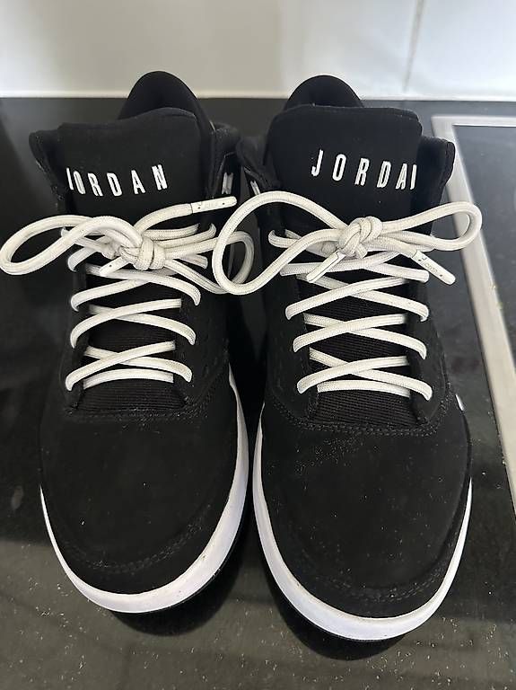 Jordan Scarpe da uomo: Jordan Max Aura in Schwarz/Weiß – Usato da Aarau venduto da S.Herzog 2