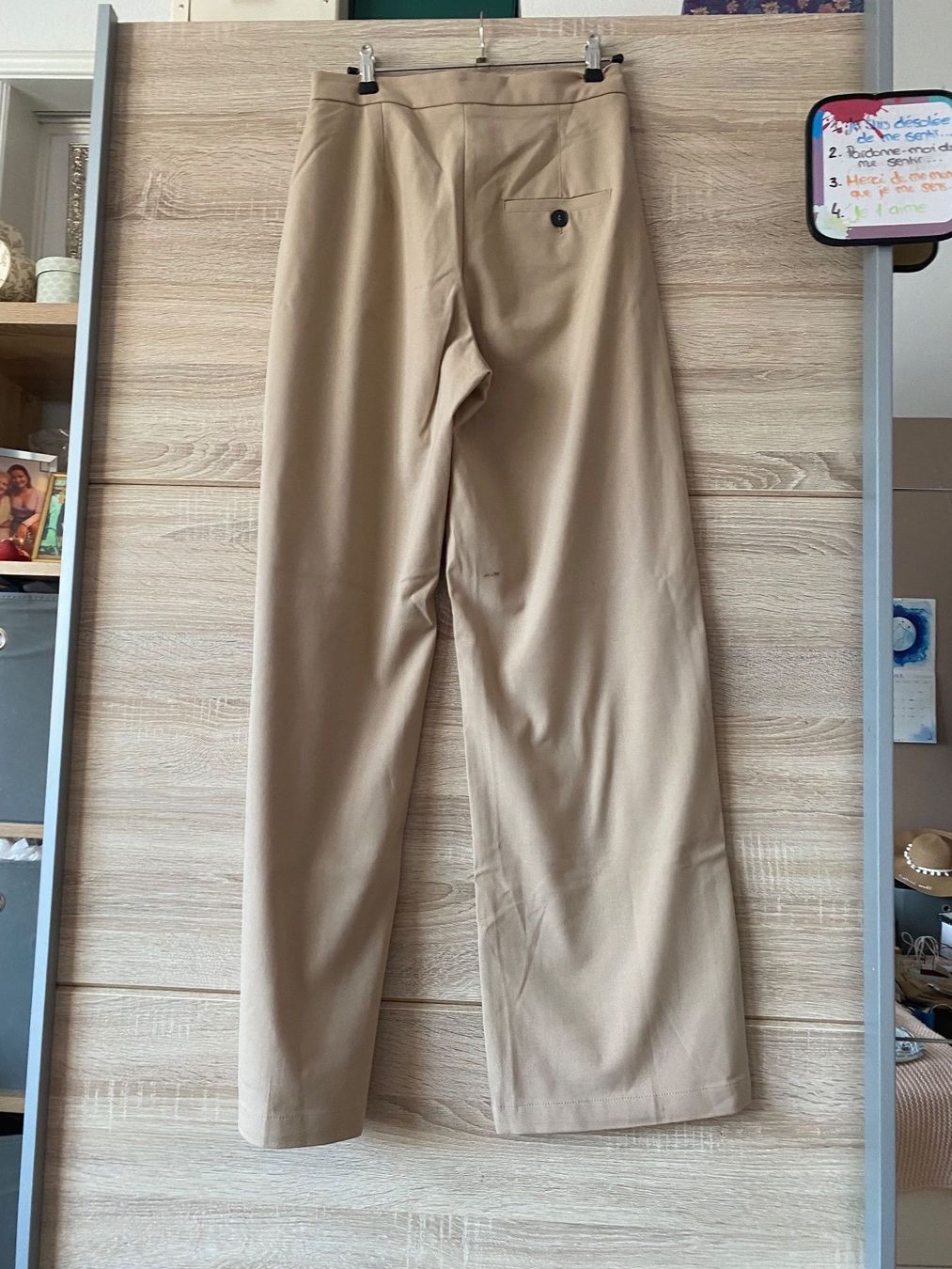 Bershka Pantaloni: Pantalon classy beige – Usato da Montreux venduto da iza_peche8 2