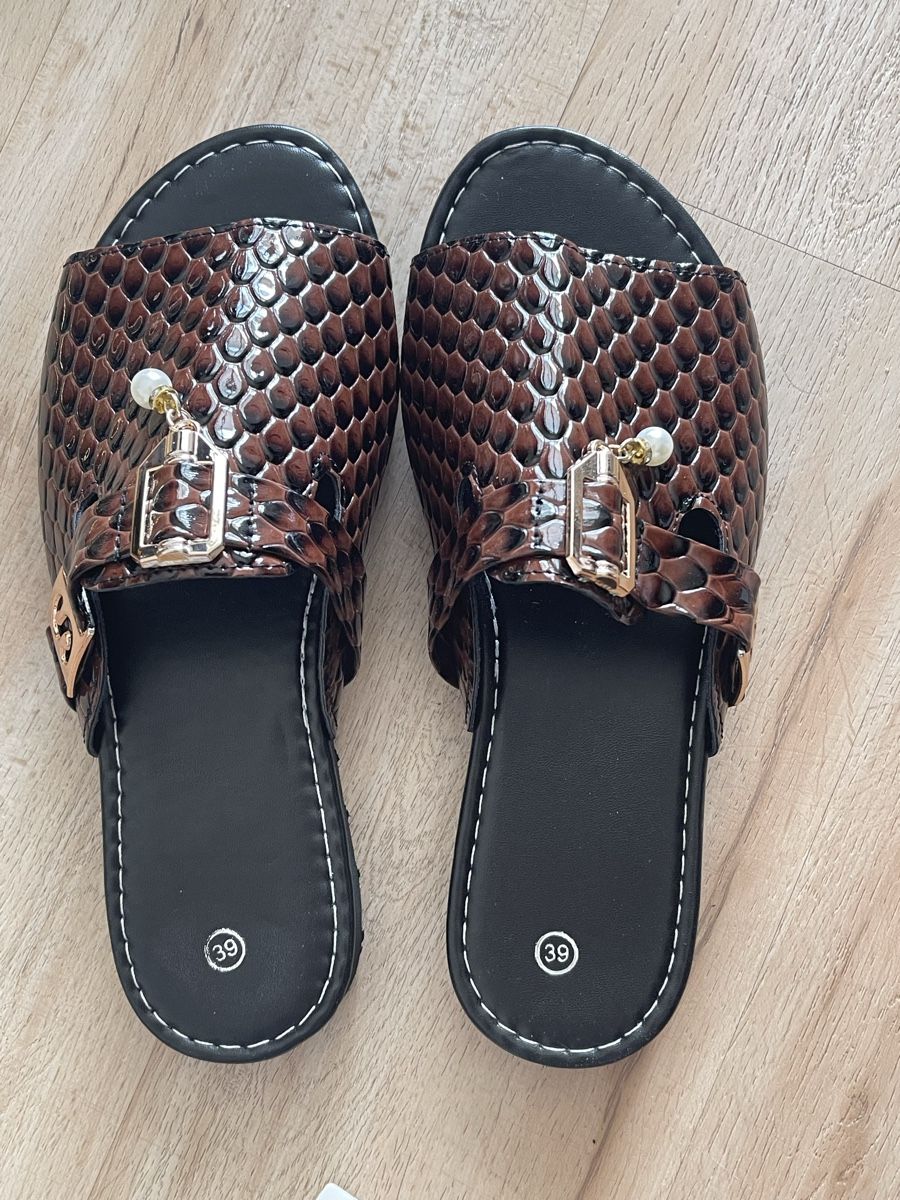 Scarpe da donna: Sandalettes plates 39 brunes neuves – Nuovo (secondo la descrizione) da Kloten venduto da Vermicelles