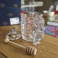 Honigglas mit Bär aus Kristall