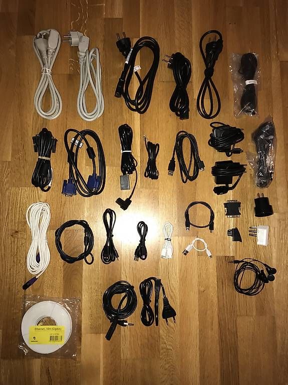 Câbles: Strom-, Video-, Audio-, Ladekabel & Adapter, Kopfhörer – D'occasion à Neuenhof par ArianSejdiu