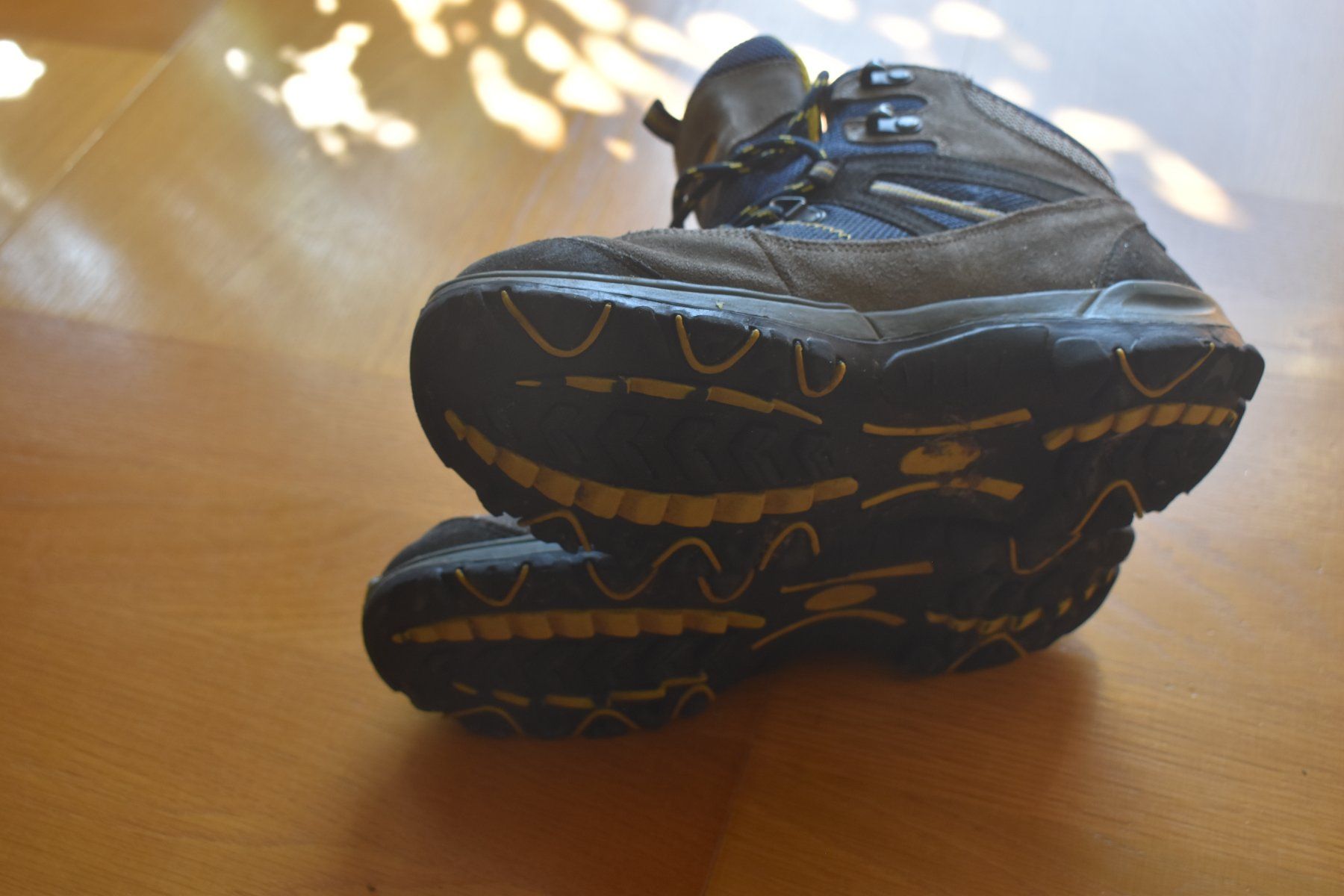 Trevolution Scarpe da uomo: Chaussures de randonnée enfant – Usato da Genthod venduto da alnapi35 3