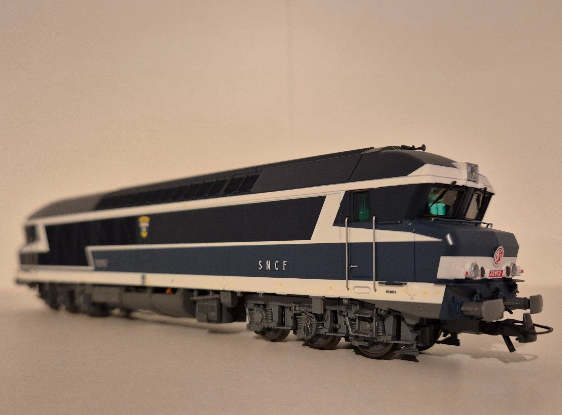 Roco Modelleisenbahnen: Roco SNCF CC72052 DCC Sound – Neu und originalverpackt aus Wittenwil von ced_q8j7 5