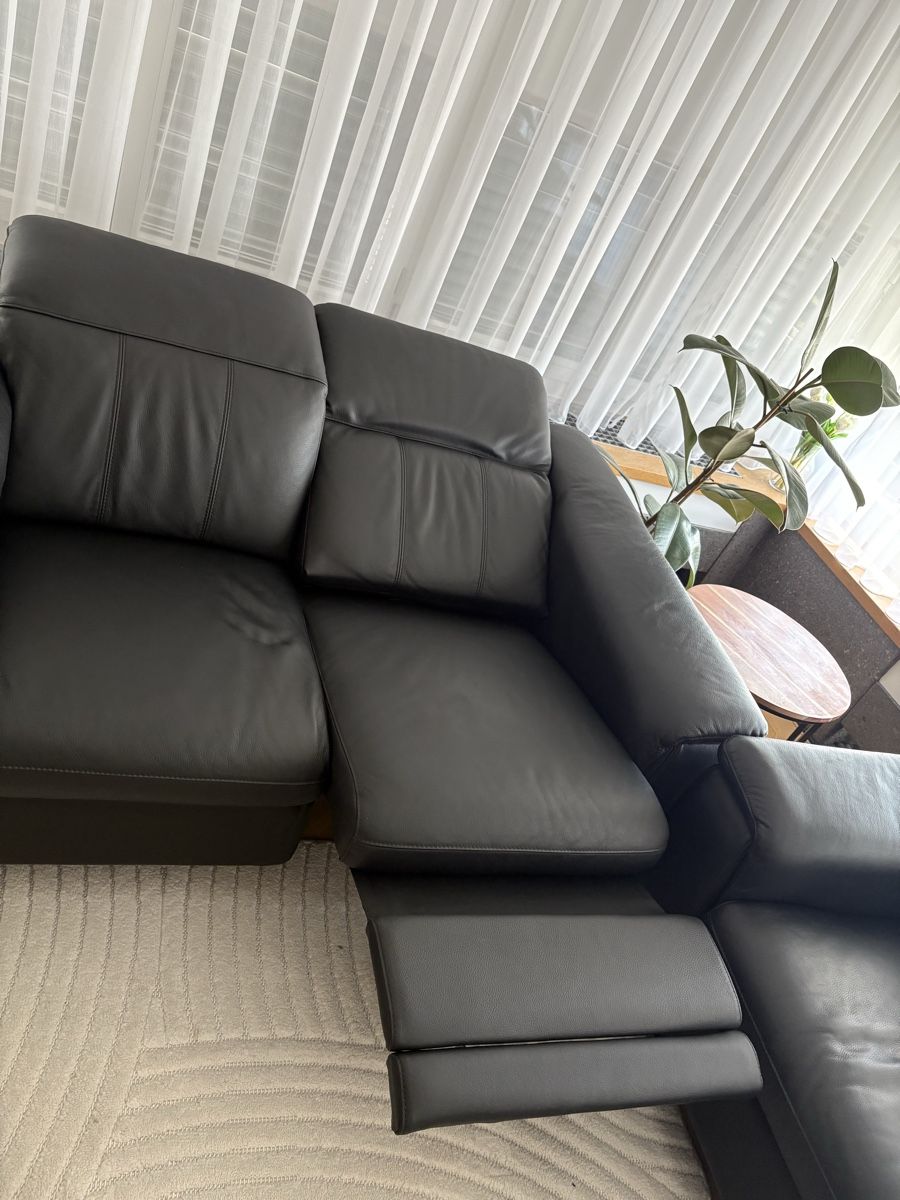Sofas: Schwarze Ledercouchgarnitur, 2er+3er – Gebraucht aus Langenthal von Mice05 4