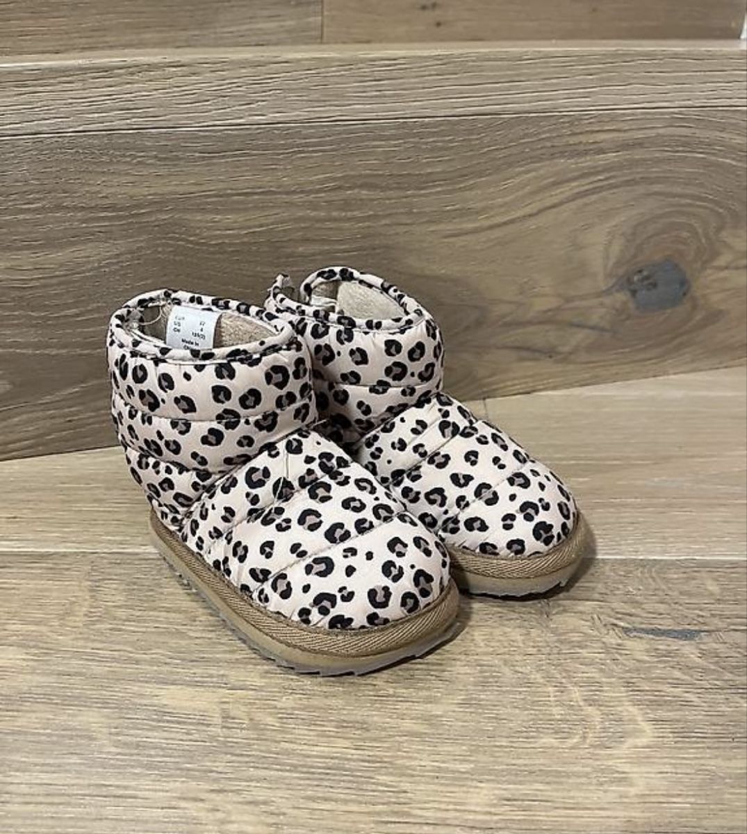 H&M Scarpe per ragazzi: Hausschuhe Gr. 22, Top Zustand! – Nuovo (secondo la descrizione) da Lotzwil venduto da iam_29f9