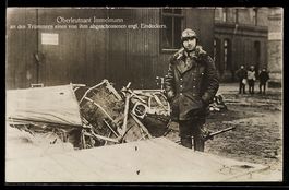 Oberleutnant Immelmann an den Trümmern 