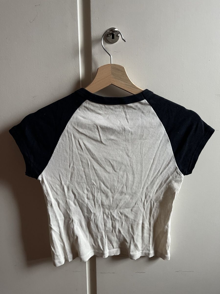 Brandy Melville Top: Brandy Melville Top – Usato da Fribourg venduto da ari_299f 2