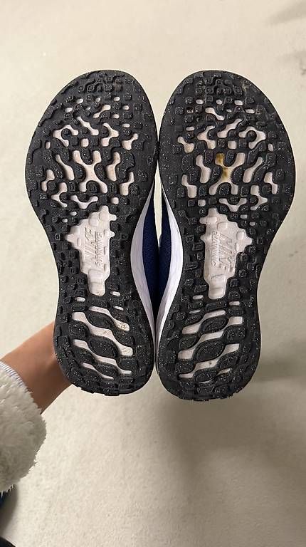 Scarpe per ragazzi: Nike Kinder Schuhe Gr.34 – Usato da Pfäffikon ZH venduto da Ekgv 2
