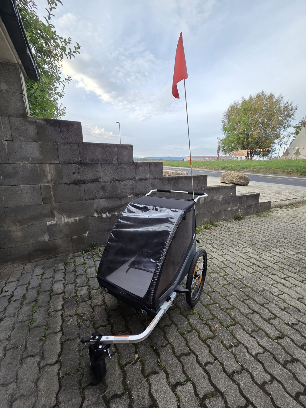 Thule Anhänger: Thule Coaster XT Veloanhänger – Gebraucht aus Müntschemier von KiiiM 1