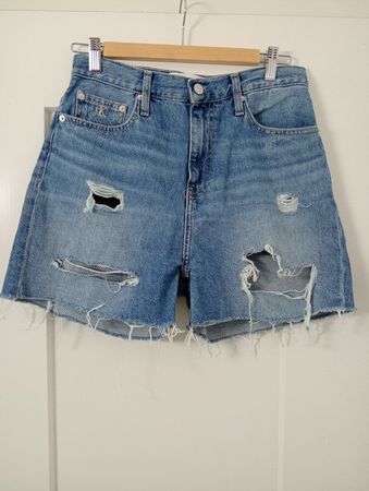 Calvin Klein Jeans Damen - Shorts Mom Short W28 Blau TOP 