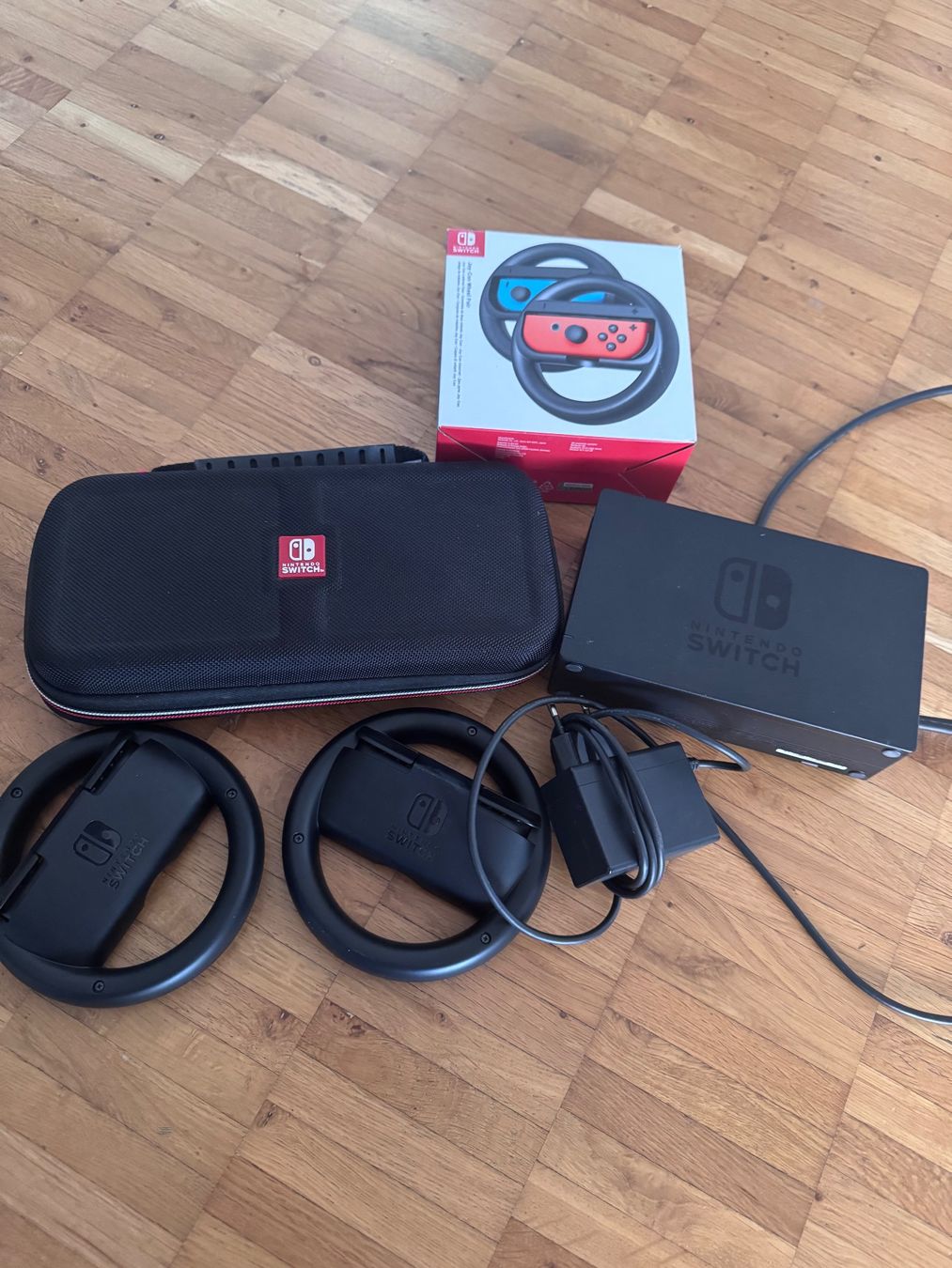 Nintendo Konsolen: Nintendo Switch mit Lenkrad und Spielen – Gebraucht aus Nürensdorf von 2ND_STORY