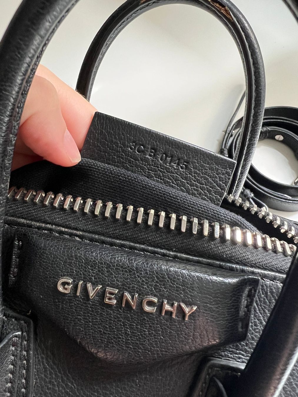 Givenchy Borse: Givenchy Mini Antigona in Black, 2015 – Usato da Zürich venduto da cefanie 1