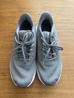 Sportschuhe Nike grau 41