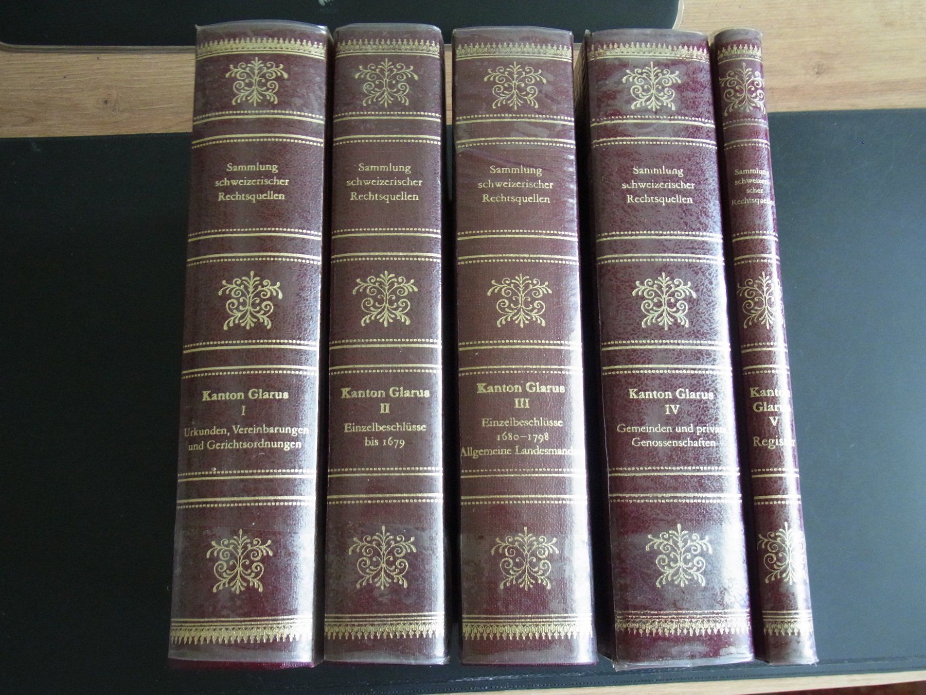 Libri: Sammlung Schweizer Rechtsquellen Glarus I bis IV u. Register – Usato da Ennenda venduto da Lotus34