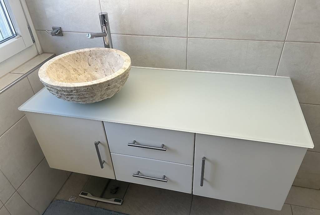 Badezimmermöbel: Badmöbel mit Stein-Aufsatzwaschbecken – Gebraucht aus Zufikon von Gertrud041 1