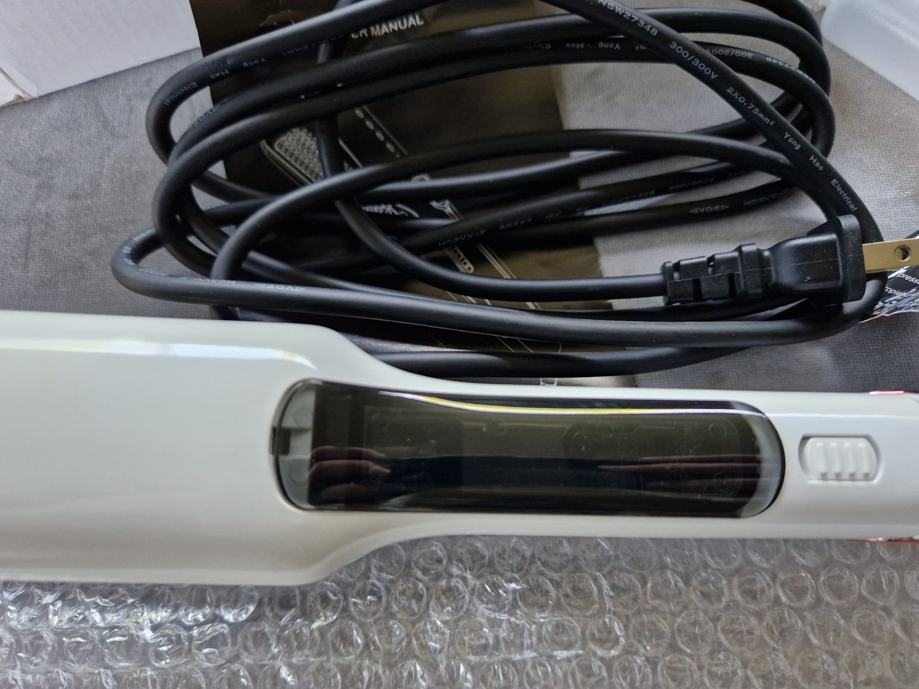 Accessori per capelli: Hair straightener with US plug – Nuovo (secondo la descrizione) da Adliswil venduto da fashionholic 1