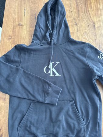 Schwarzer CK Kapuzenpullover Grösse L - ideal für Herbst