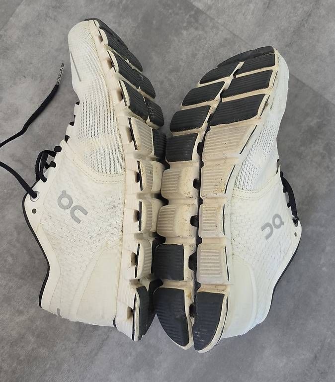 Scarpe da donna: ON Schuhe weiss Gr. 38 wenig gebraucht – Usato da Appenzell venduto da San-cu 2