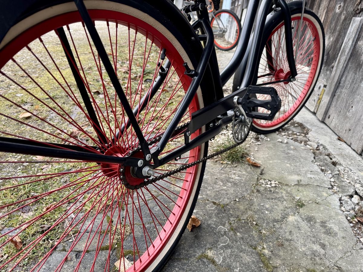 Biciclette: Vélo unique cruiser noir et rouge custom sur mesure – Usato da Tavannes venduto da cyn_8xs5 4