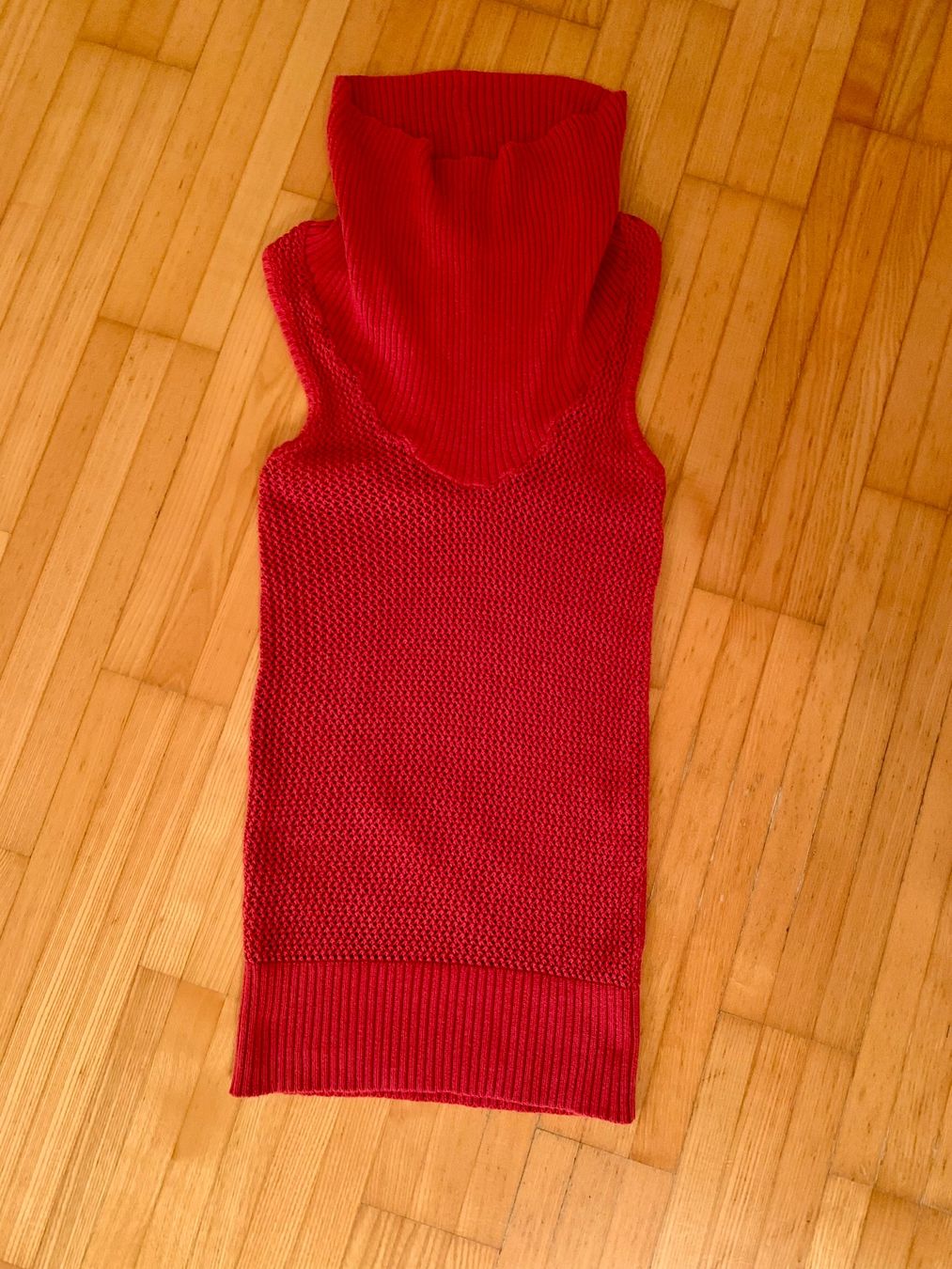 Mango Gilet & Giacche senza maniche: Rote Strickweste mit Rollkragen von Mango, Grösse M – Usato da Maienfeld venduto da mar_59mb 5