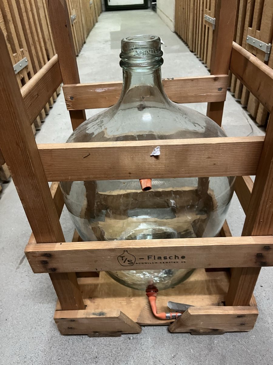 Altro in Stoviglie & Bicchieri: Mostflasche in Holzgestell 25L – Usato da Effretikon venduto da dmu_8b52 1