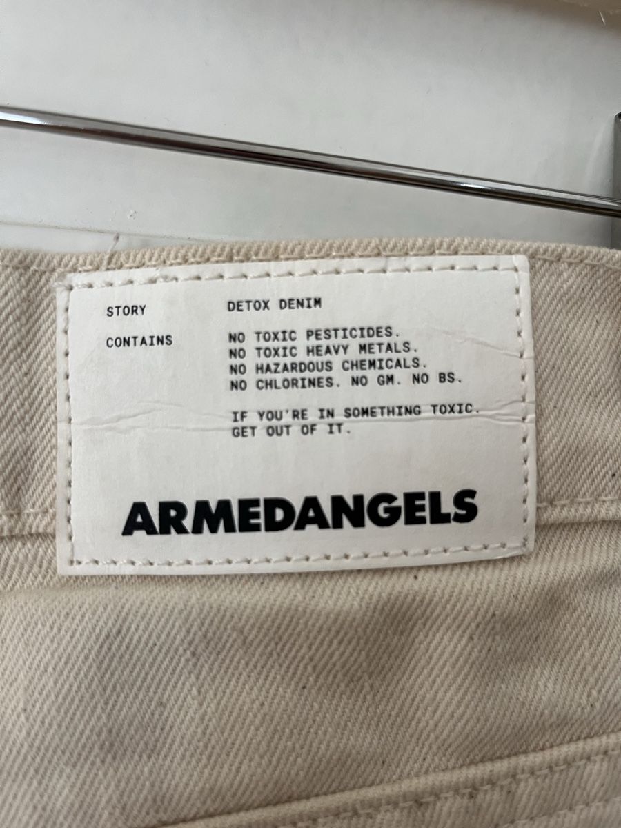 Armedangels Pantaloni: Armedangels undyed shorts – Usato da Lausanne venduto da NoraPlethora 2