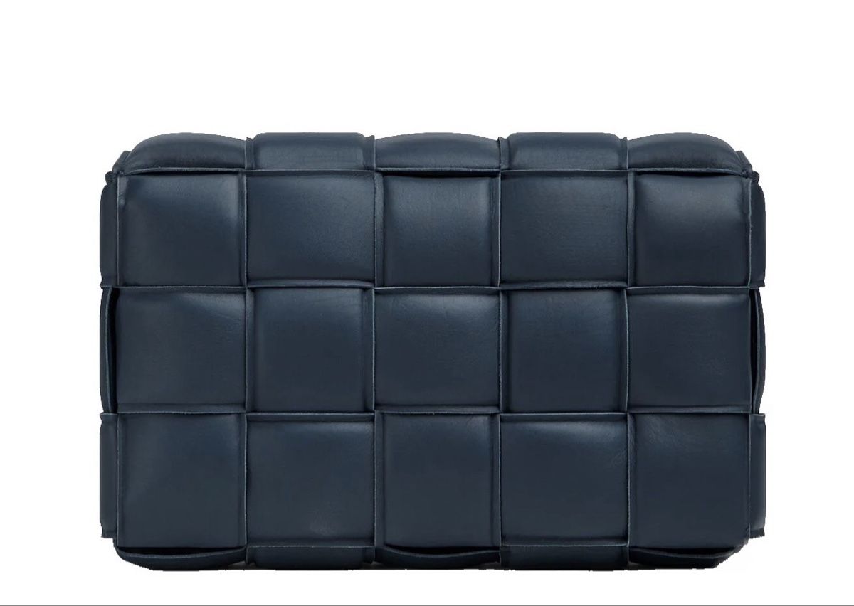 Bottega Veneta Sacs femmes: BOTTEGA VENETA PADDED CASSETTE, DEEP BLUE – Neuf (Voir description) à Genève par kam_m6mq 2