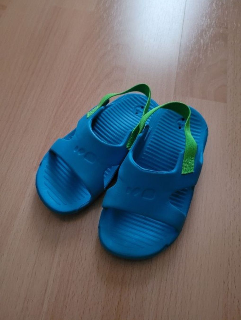 Scarpe per ragazzi: Badeschuhe gr. 23-24 – Usato da Inwil venduto da Flower2325