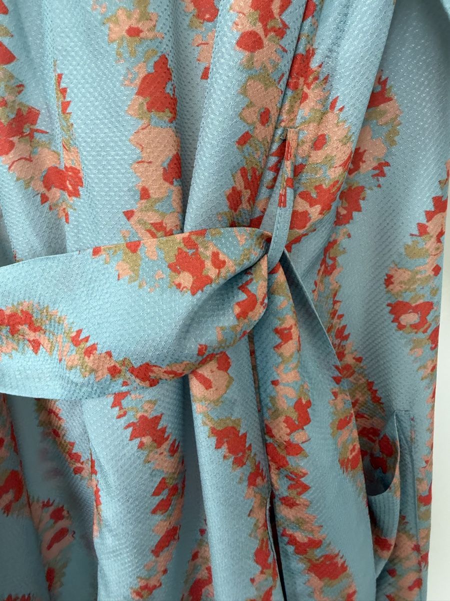Robes: Broegger Wickelkleid Blumenmuster Hellblau Grösse S Seide – Neuf avec emballage d'origine à Zug par 5anna 7