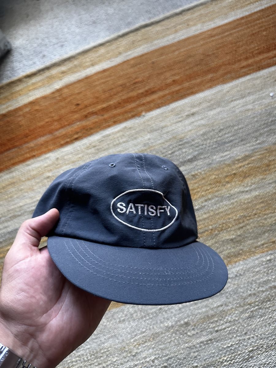 Satisfy Copricapi, berretti & cappellini: Satisfy Running Cap – Usato da Villars-Burquin venduto da Iliasso