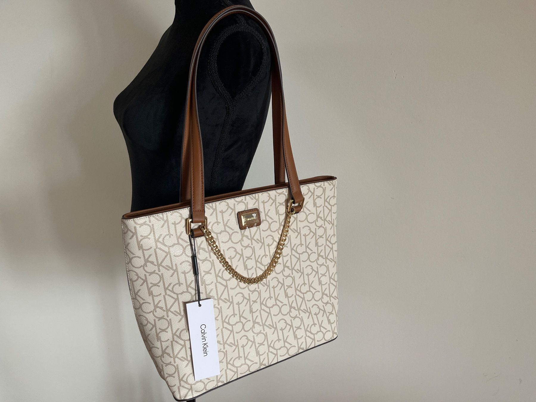 Calvin Klein Taschen für Damen: Calvin Klein - Handtasche, vanilla, Logoprint, Kette – Neu (gemäss Beschreibung) aus Luzern von Jiggy_8898