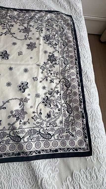 Foulard & Sciarpe:  Foulard Mango Paisley – Usato da Hünenberg See venduto da Schulers 2