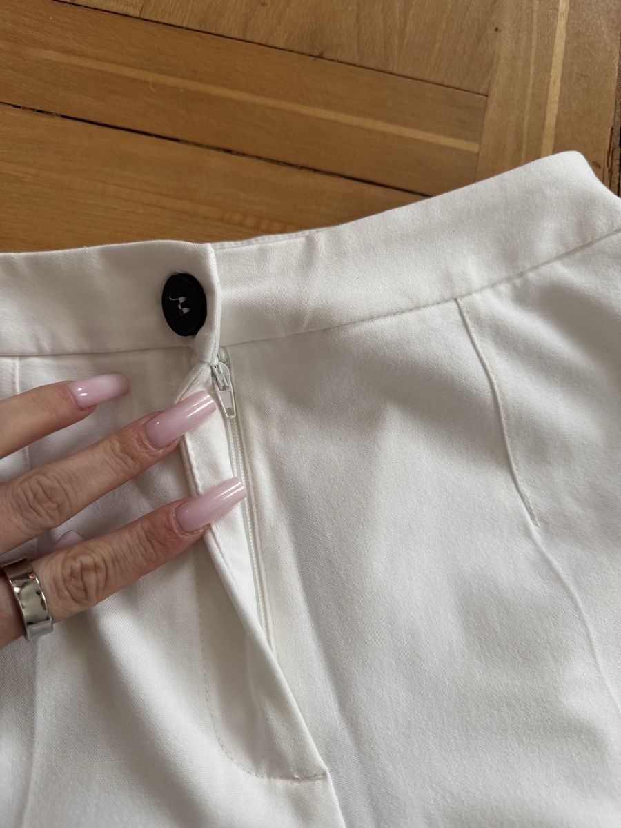 Bershka Pantaloni: Bershka Stoffhose, weiss, Grösse 36 – Usato da Wittenbach venduto da Apicel 1