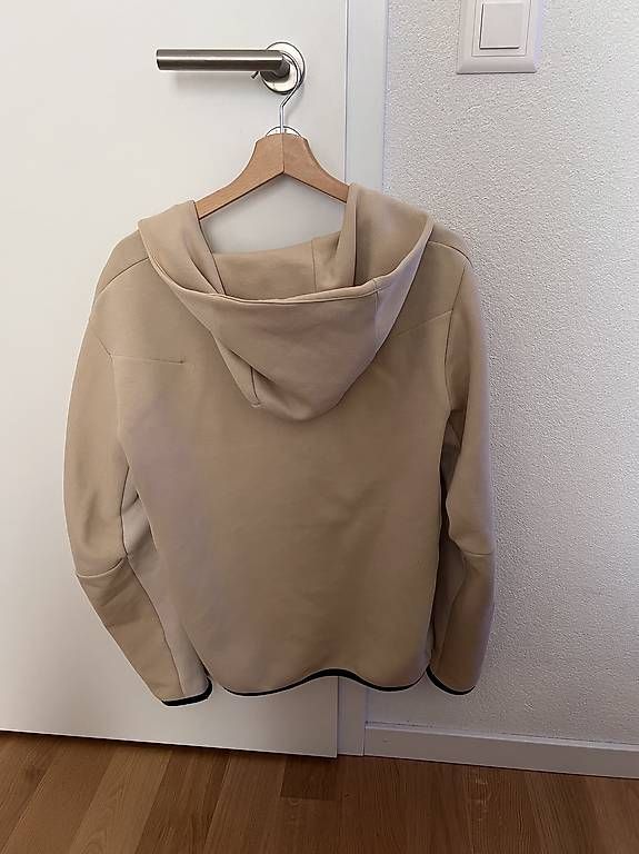 Top: Nike tech (haut) – Usato da Bussigny venduto da all_7l88 3