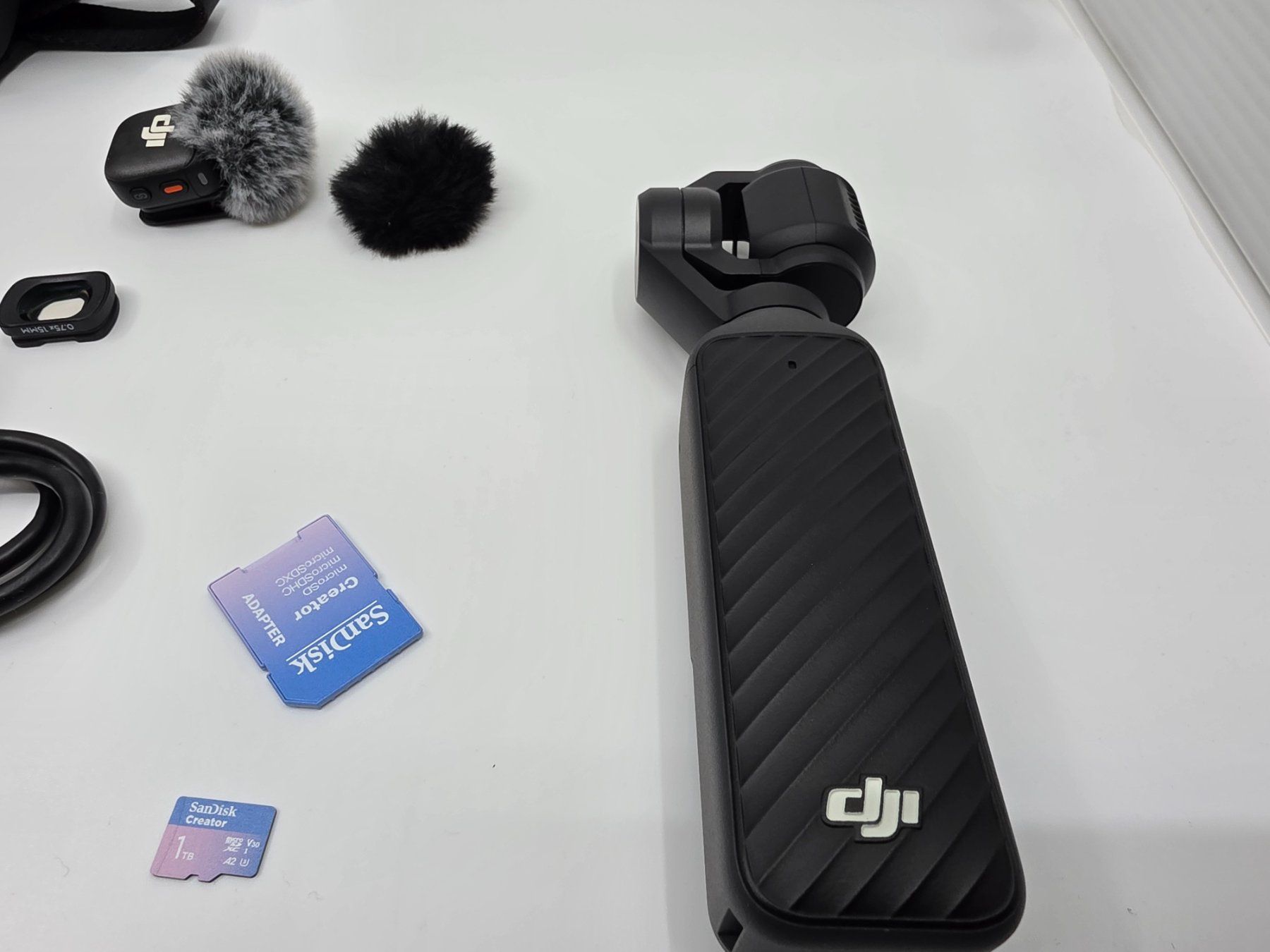 DJI Camcorder: DJI Osmo Pocket 4 Creator Combo – Gebraucht aus Ostermundigen von filewv 9