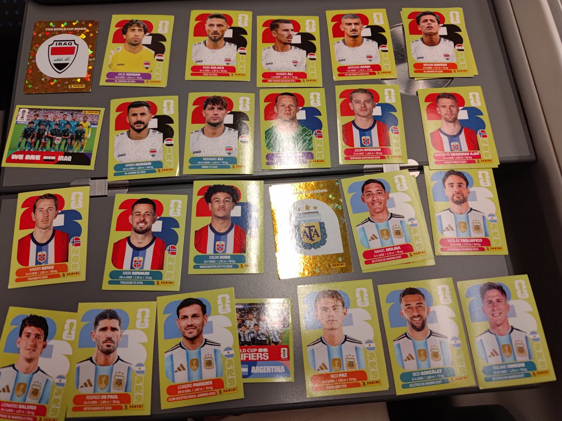 Panini Carte collezionabili: Panini 2026 - SET IRQ, NOR, ARG – Nuovo (secondo la descrizione) da Bern venduto da Nicolaro 1