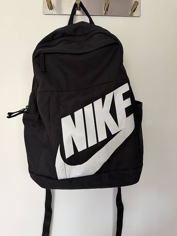 Nike Rucksäcke: Nike Rucksack schwarz/weiss – Gebraucht aus Möriken AG von naza06