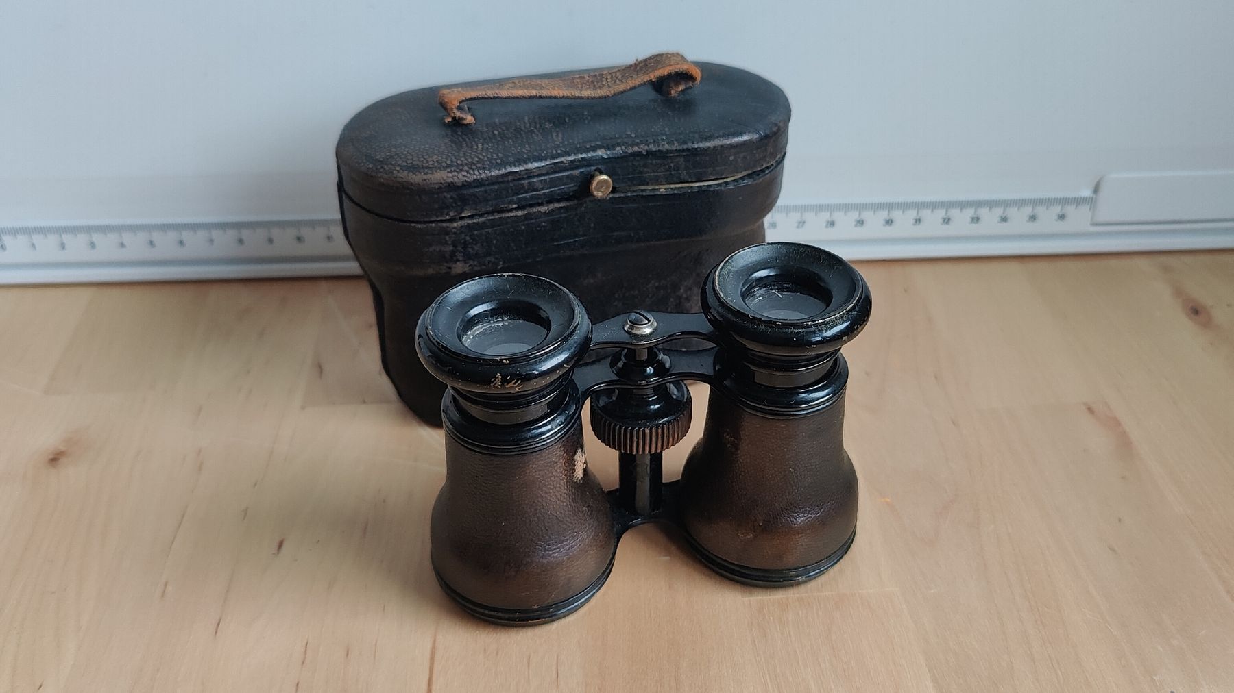 Binocoli: Opernglas Vintage mit Etui (LP3) – Usato da Neuenhof venduto da tap_mxt6