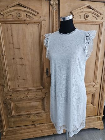 schönes Kleid, Pieces