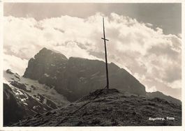 Engelberg (OW) Kreuz auf dem Titlis mit Gebirgskette G